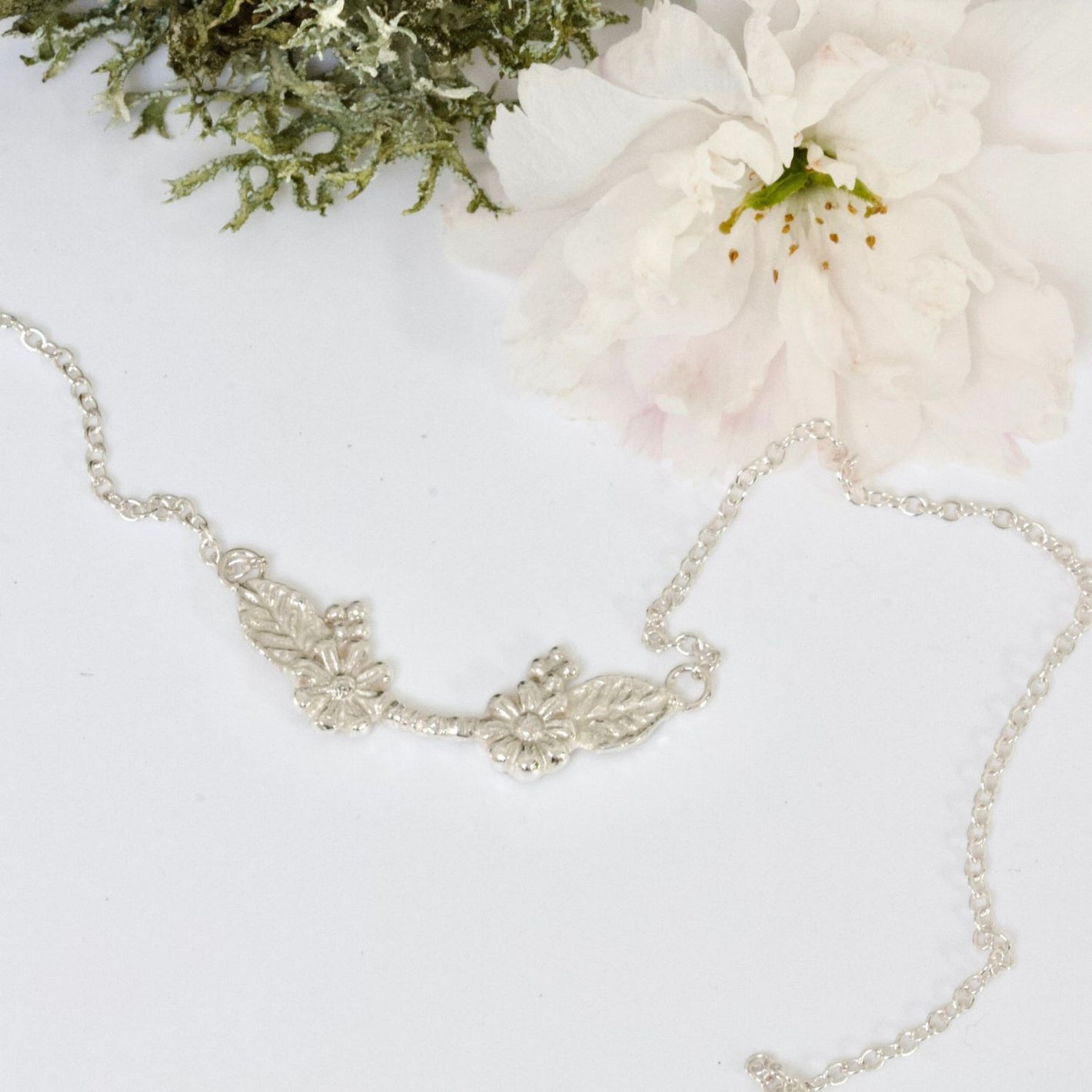 daisy and leaf botanical wildflower necklace
