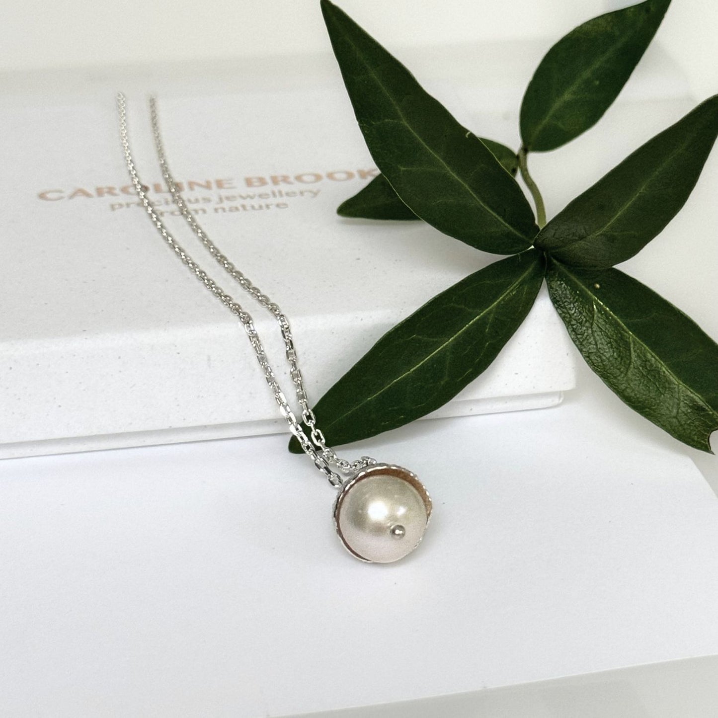 Acorn cup necklace with a pearl