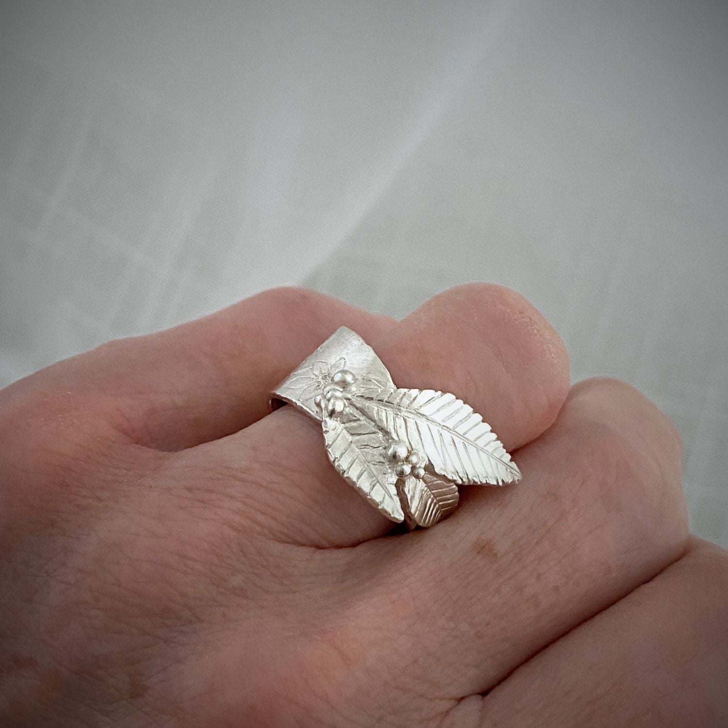 wide leaf ring