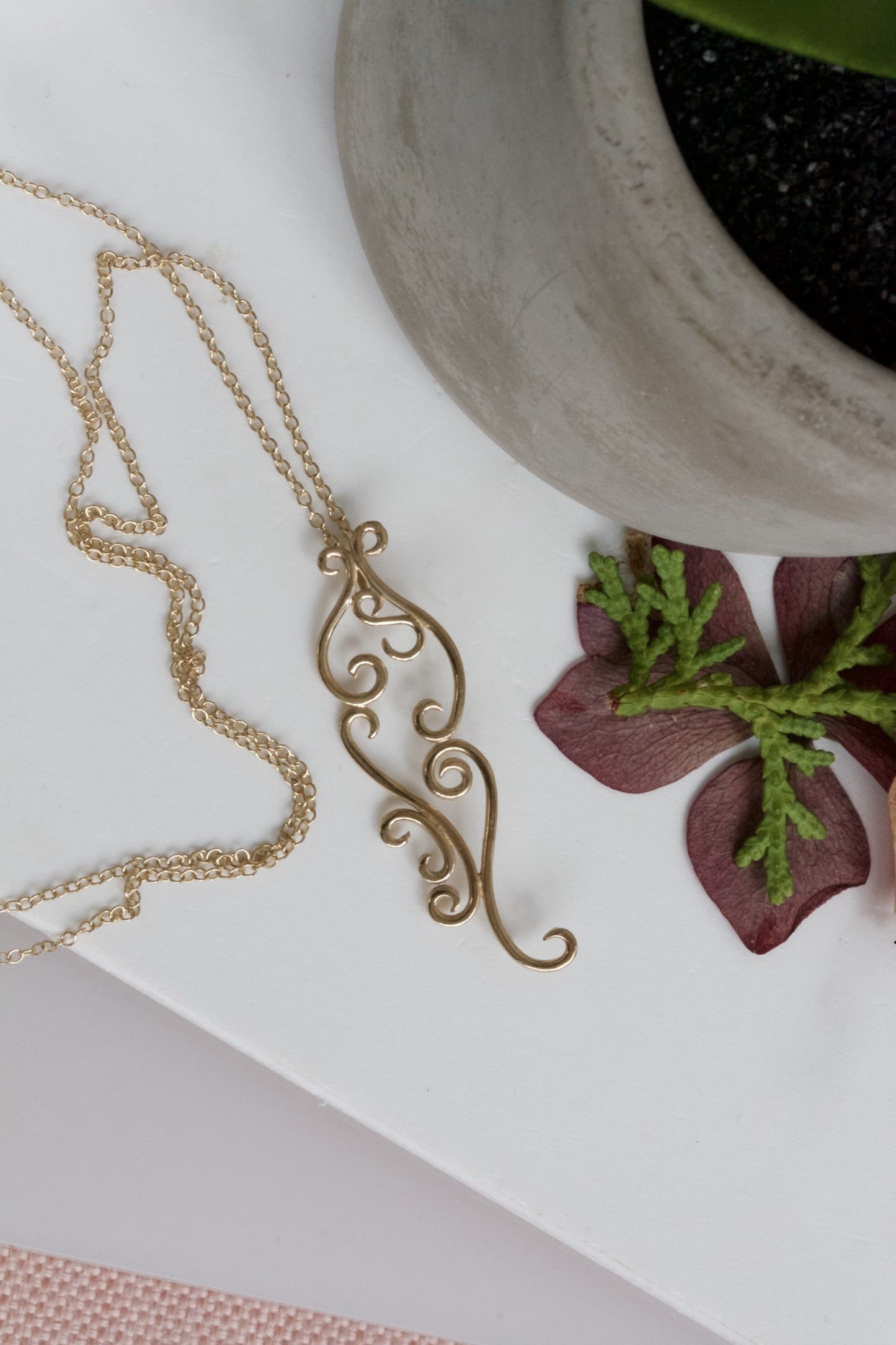 9ct gold spiral necklace